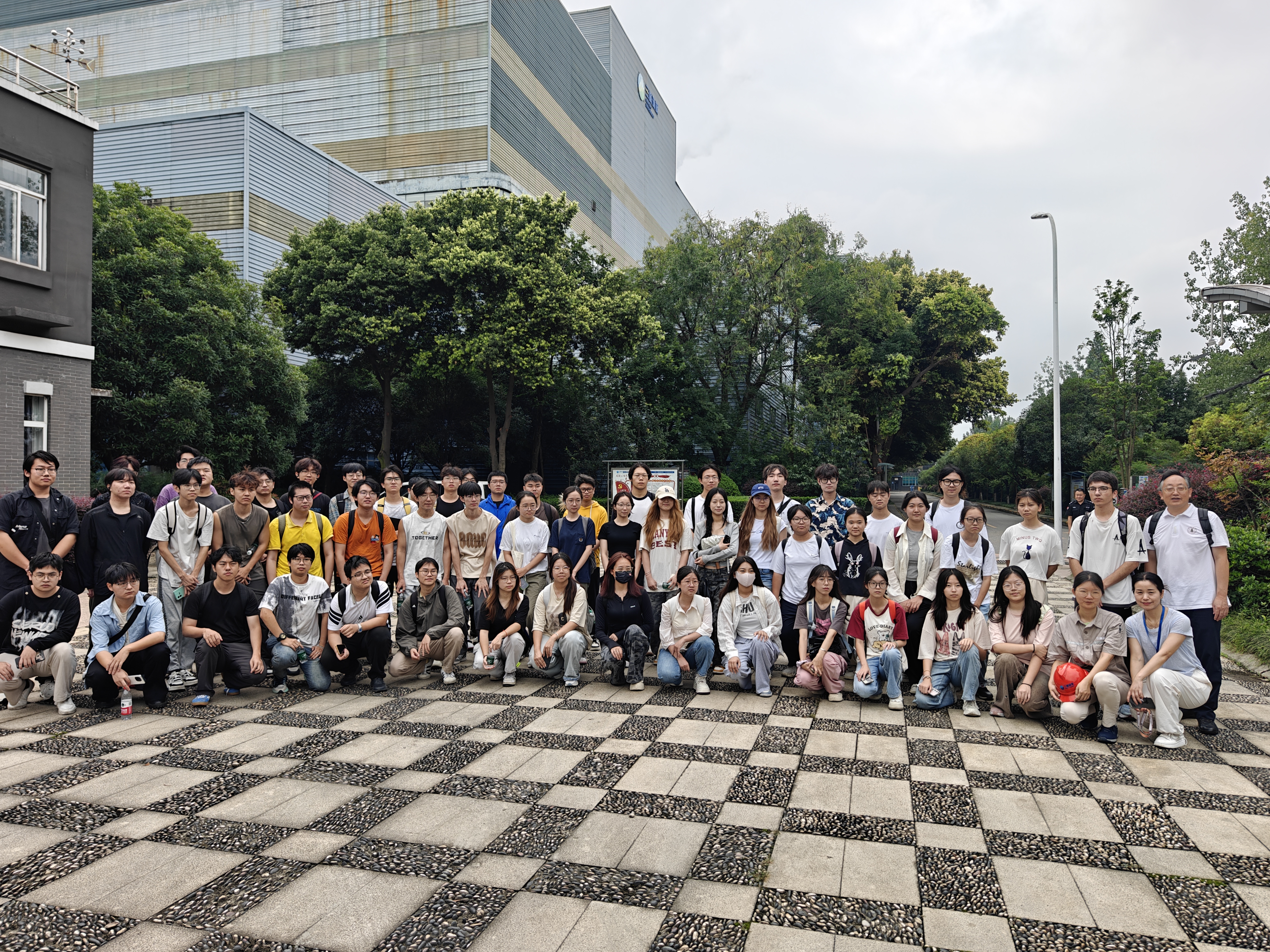 20250708四川大學環境工程專業師生到成都三峰開展專業實踐活動.jpg 20250708四川大學環境工程專業師生到成都三峰開展專業實踐活動.jpg